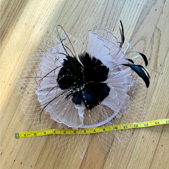 Headpiece with feathers - Picture 5 of 5